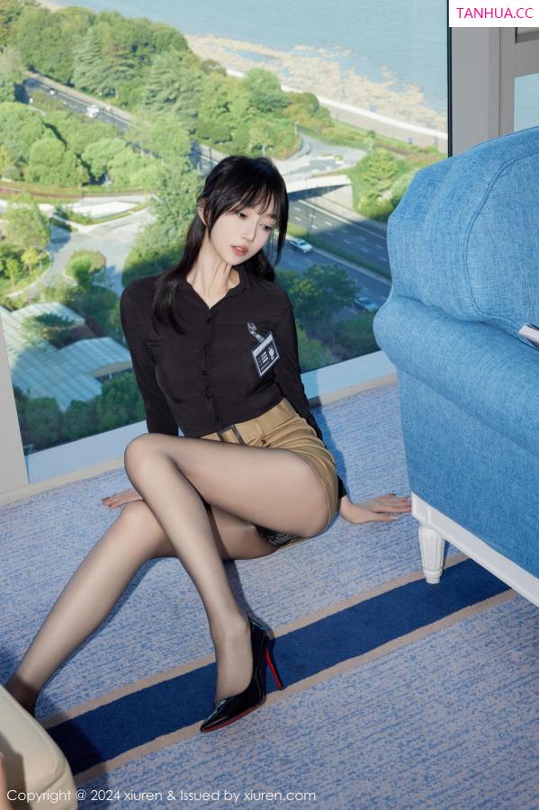 玥儿玥  [XiuRen]高清写真图 2024.10.18 No.9309 玥儿玥er 短裙黑丝第20张图片